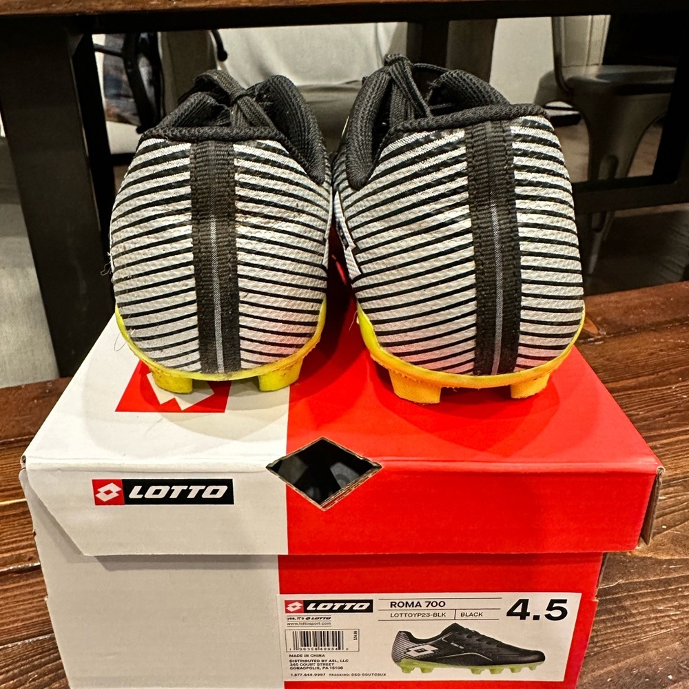 Lotto Soccer ⚽️ shoes - Picture 3 of 5